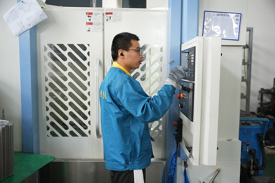 Trung tâm gia công